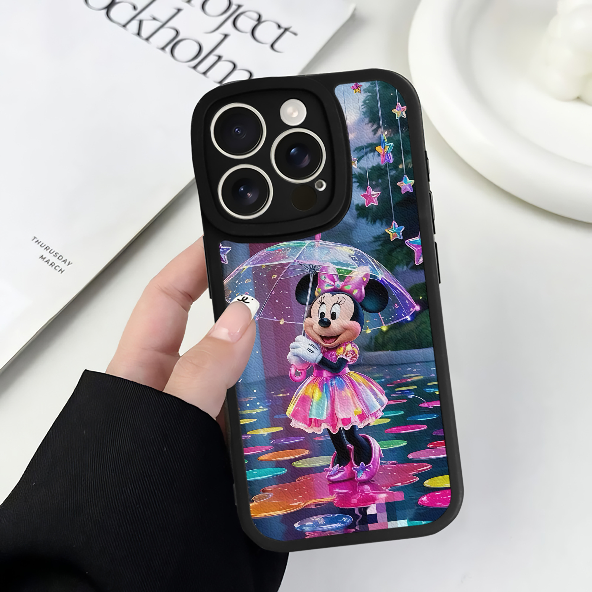 （画像用） ミッキーマウス Mickey Mouse 【iPhone 16シリーズ対応】シリコンスマホケース（レザー調） 材質：シリコン